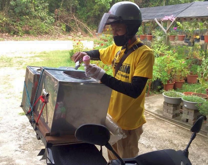 Jualan aiskrim bermula sekitar 2020.