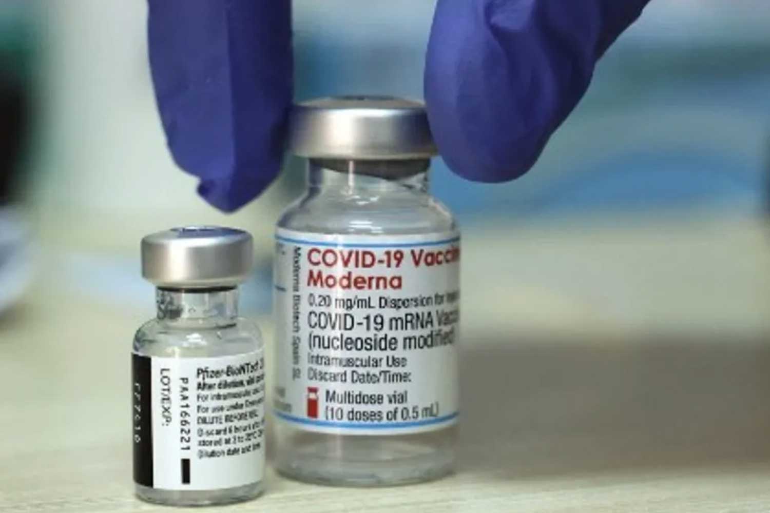 Pfizer kena saman dengan vaksin Moderna