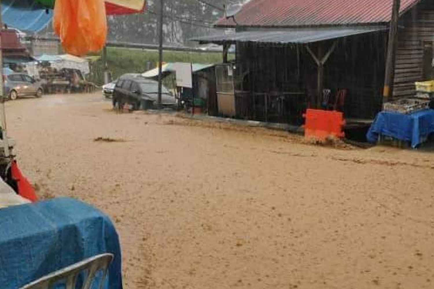 Lereng bukit licin ditarahnya, Ini rupanya dalang punca banjir lumpur di Bentong