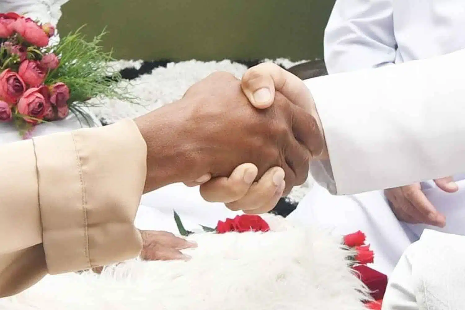 "Dah bertahun kahwin, hidup bahagia dengan suami siap dapat anak lagi, rupanya laki aku tu abang kandung sendiri"