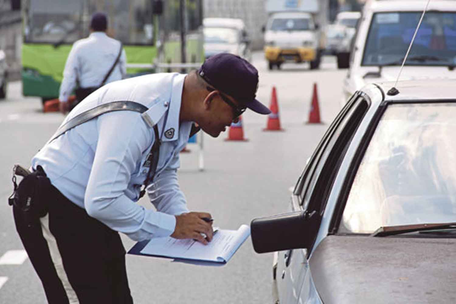 Diskaun saman trafik sehingga 60% ! Ini 11 kesalahan jalanraya yang tak dapat diskaun, no.9 tu ramai orang buat