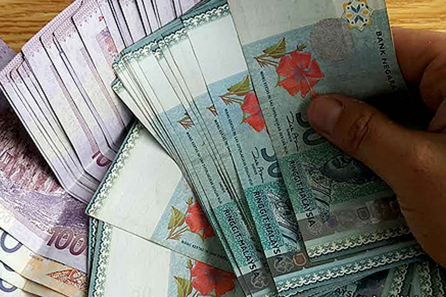 Founder terkenal beri bonus pertengahan tahun berjumlah RM114.7 juta atas usaha keras pekerja