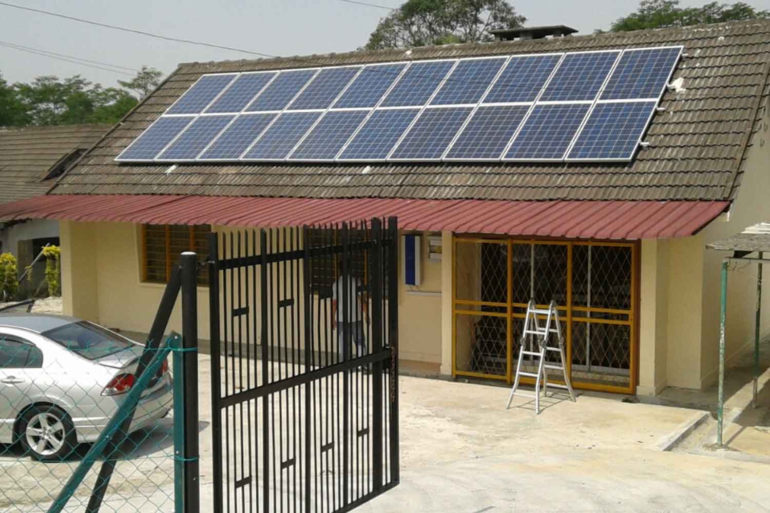Alternatif tenaga elektrik di Malaysia, tenaga solar lebih jimat duit siap boleh jana pendapatan ramai tak tahu!