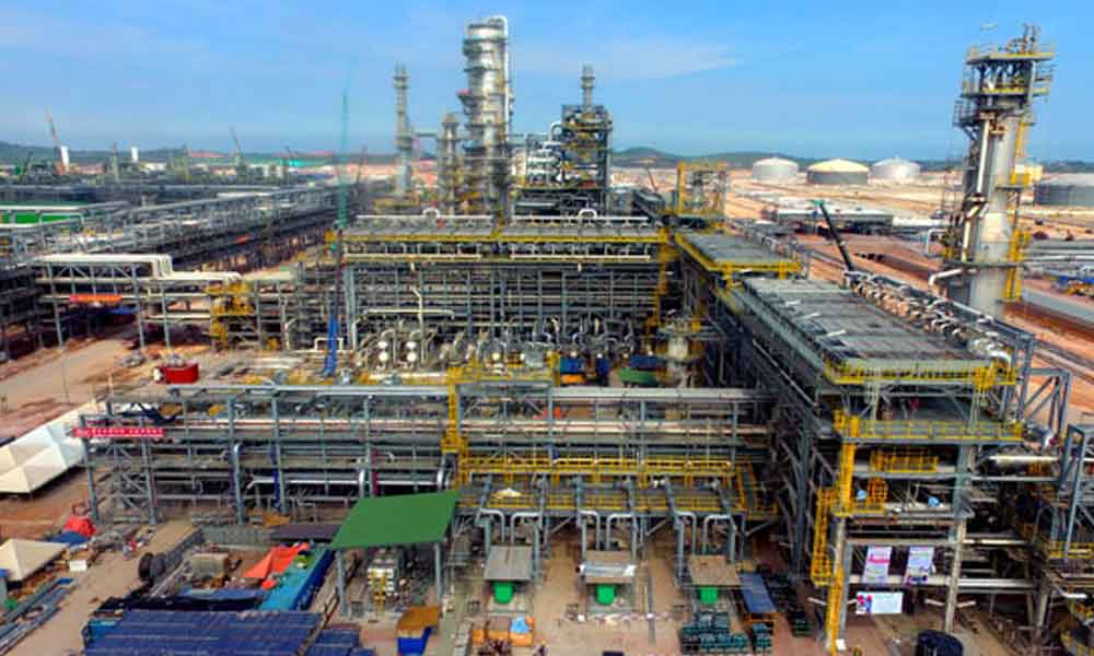 Pembangunan kilang petroleum milik syarikat dari Russia, penduduk kampung ini jadi 'jutawan segera'
